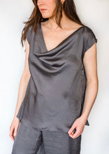 Load image into Gallery viewer, Top Satén Escote Drapeado