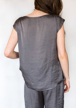 Load image into Gallery viewer, Top Satén Escote Drapeado