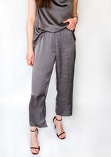 Load image into Gallery viewer, Pantalón Satén Fluido