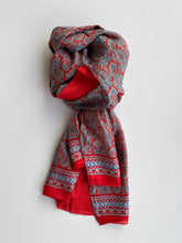 Cargar imagen en el visor de la galería, Chal de Seda Doble con Cenefa