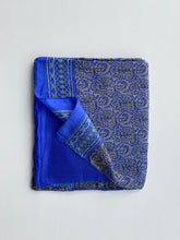 Cargar imagen en el visor de la galería, Chal de Seda Doble con Cenefa
