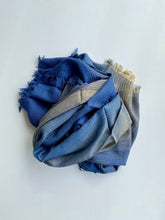 Load image into Gallery viewer, Fular de Rayas Degradé