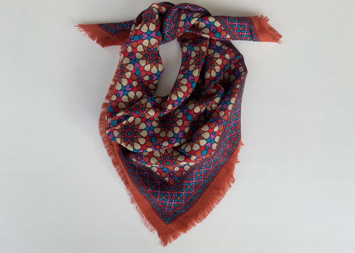 Pañuelo de Lana con Estampado Mosaico