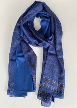 Load image into Gallery viewer, Chal de Seda Doble con Estampado Corbatero
