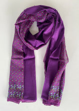 Load image into Gallery viewer, Chal de Seda Doble con Estampado Corbatero
