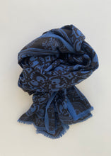 Load image into Gallery viewer, Chal de Lana y Seda Estampado Bicolor
