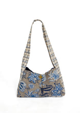 Load image into Gallery viewer, Bolso Baguette Cuadros &amp; Flores
