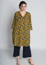 Load image into Gallery viewer, Vestido Amarillo Estampado Floral
